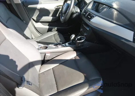 2013 BMW X1 xDrive28I из США, поврежденный, VIN WBAVL1C52DVR84011